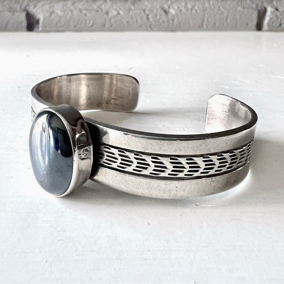 NATIVE Hematite & Sterling Silver Southwestern Stacker Cuff Navajo Julia Etsitty - Picture 4 of 9